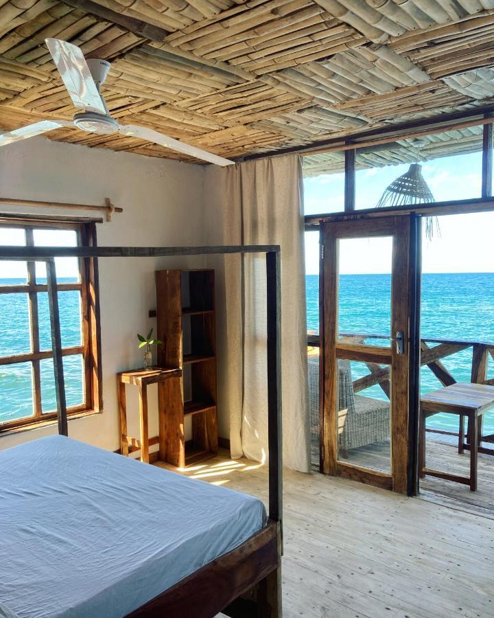 Soul Rebel Lodge & Backpackers Nkhata Bay Екстериор снимка