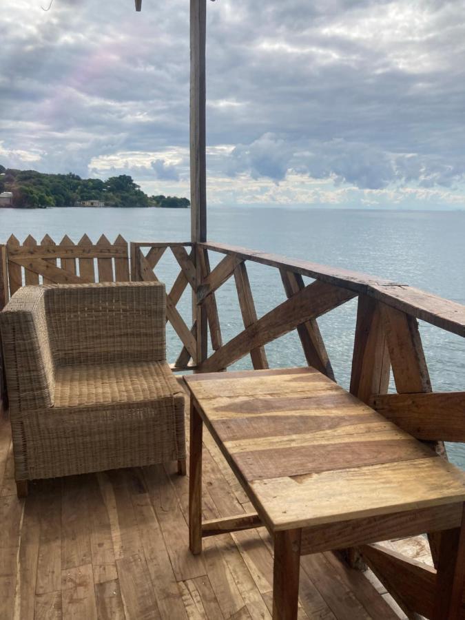 Soul Rebel Lodge & Backpackers Nkhata Bay Екстериор снимка